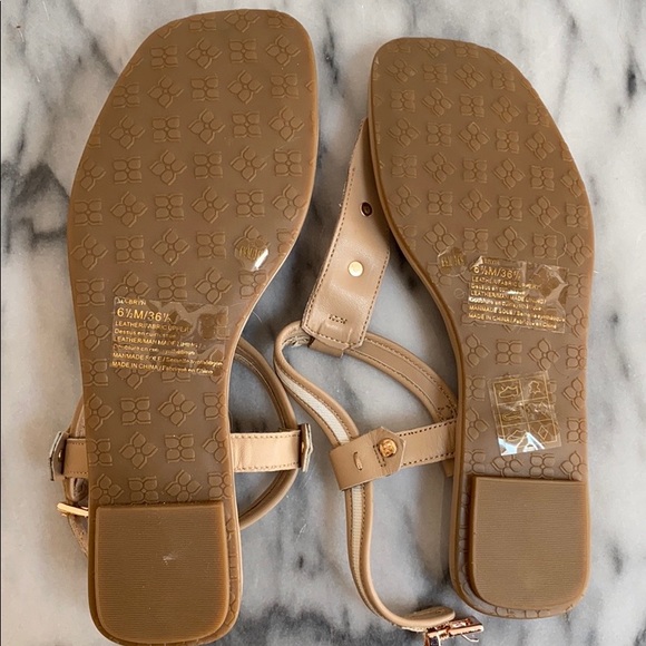 BCBG sandal - Picture 2 of 2